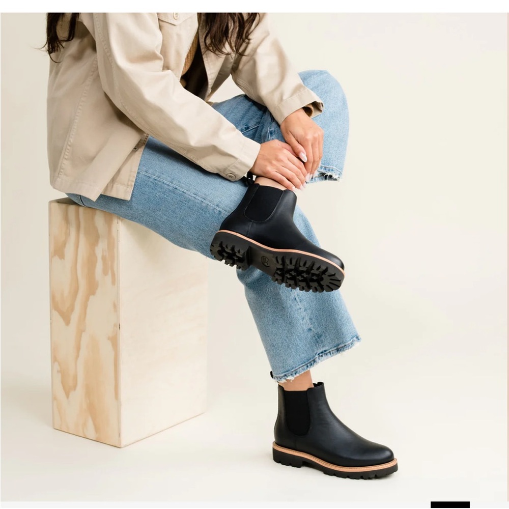 Nisolo Elegant Black Ankle Boots with Tan Accents - Picture 2 of 13